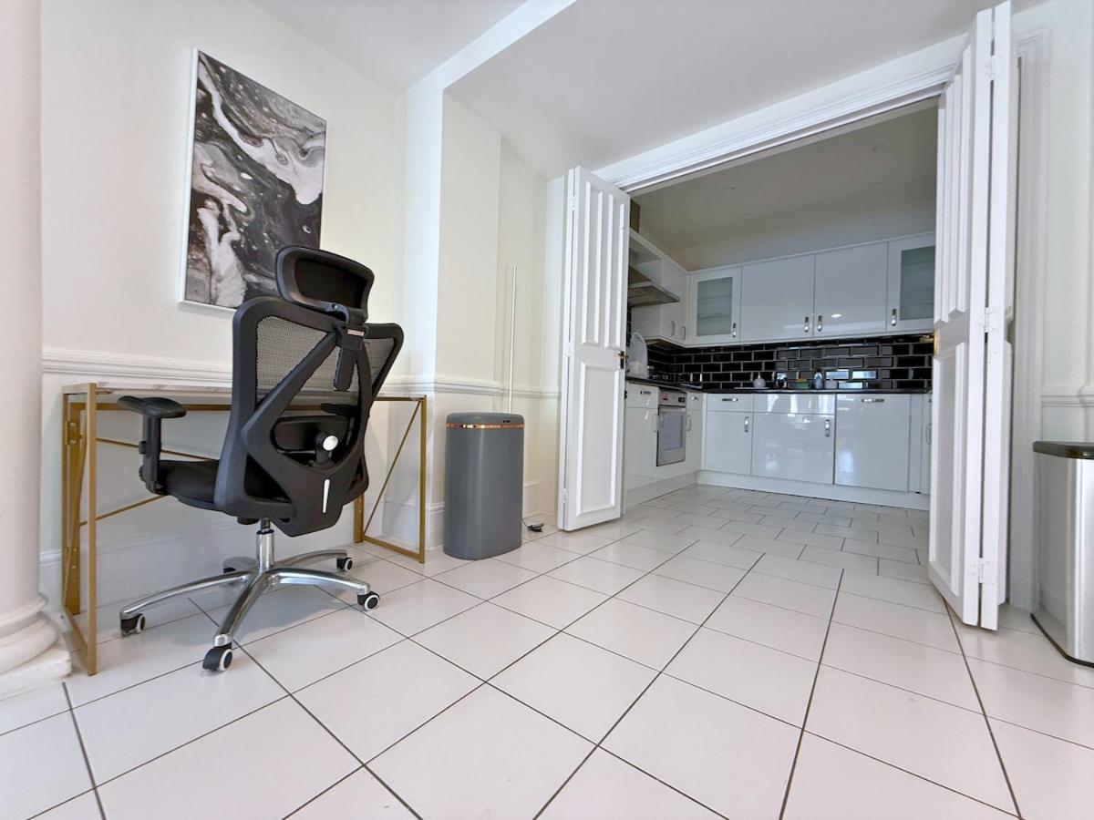 Knightbridge Hydepark 2b2b & Garden Near Harrods, Royal Hall & V&a Museum Apartment *