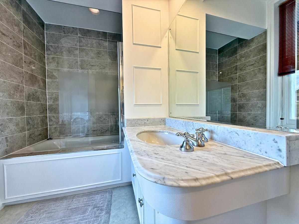 Knightbridge Hydepark 2b2b & Garden Near Harrods, Royal Hall & V&a Museum Apartment