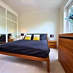 Knightbridge Hydepark 2B2B & Garden Near Harrods, Royal Albert Hall & V&A Museum
