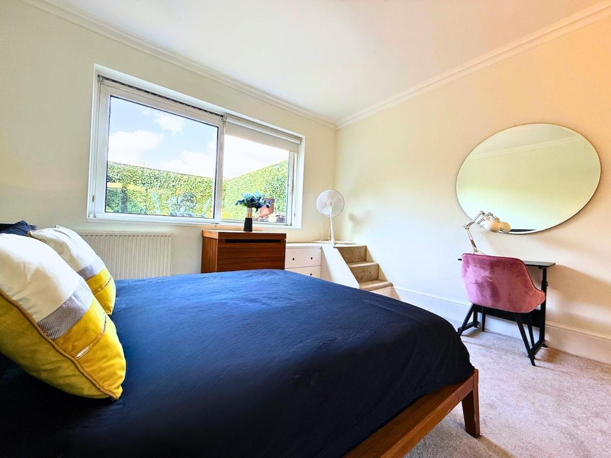 Apartment Knightbridge Hydepark 2b2b & Garden Near Harrods, Royal Hall & V&a Museum London